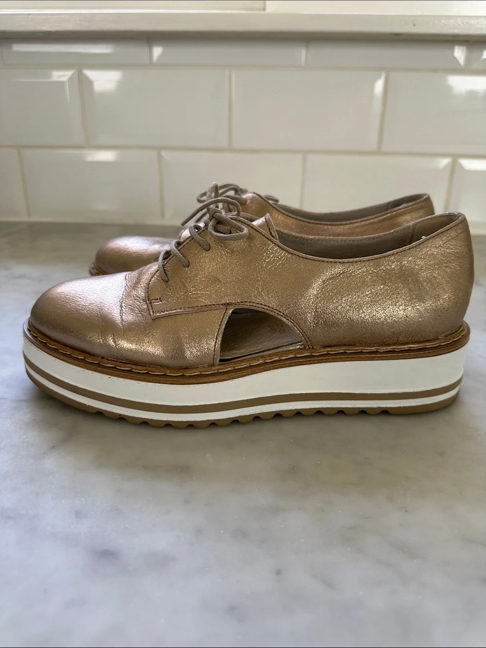 Summit by White Mountain Belinda Metallic Gold Platform Oxford Shoes 37- Women's